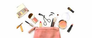 3 reasons to strip your makeup bag of anything non-organic